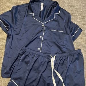 ✨5/$25✨ NWOT Stars Above Navy Silk Pajamas